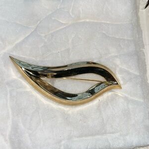 Vintage Gold Leaf Brooch